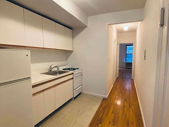 4th image of 1612 York Ave #4B1