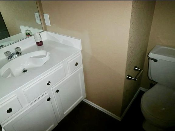 4th image of 824 Richards Dr