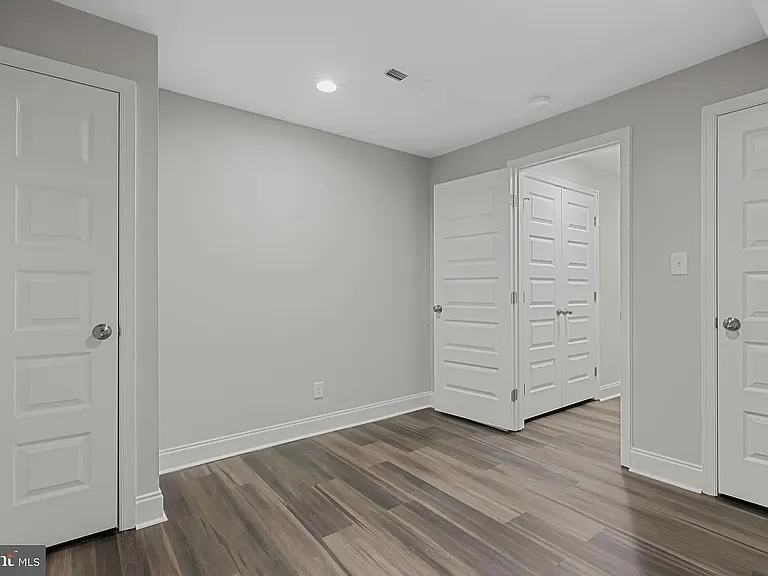 42 E Heath St — Photo 29