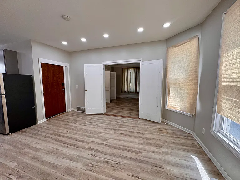834 College Ave — Photo 29