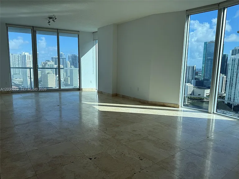 185 SW 7th St #3311 — Photo 2