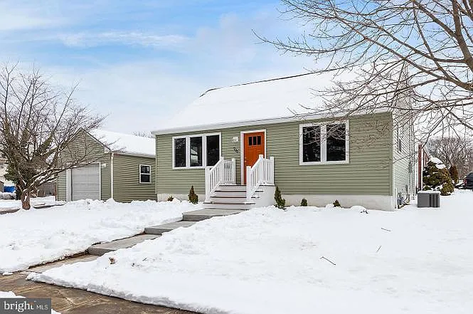 700 Price Ave