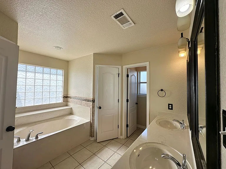 2601 Lavender Ln — Photo 21
