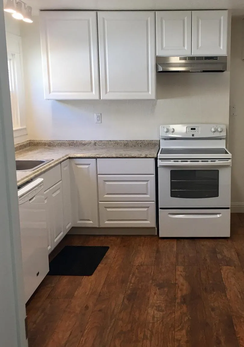 934 F Street — Photo 2
