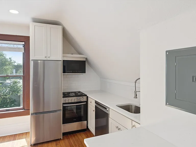 1620 Walnut St #2 — Photo 3