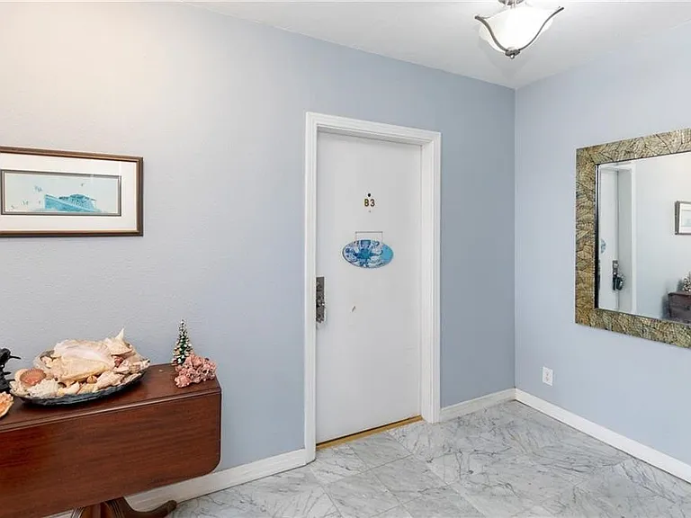 200 W Cotter Ave — Photo 12