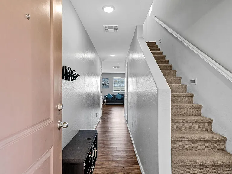 30517 N Oak Dr — Photo 3