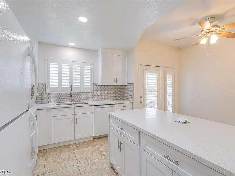 300 Pine Haven St #101 — Photo 9