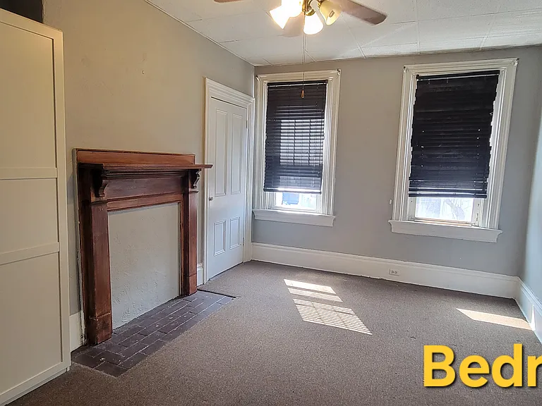 2323 Sarah St — Photo 23