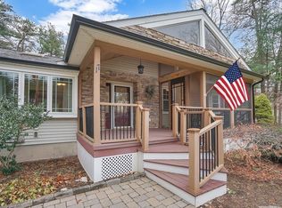 17 Pequot Rd, Southampton, MA 01073