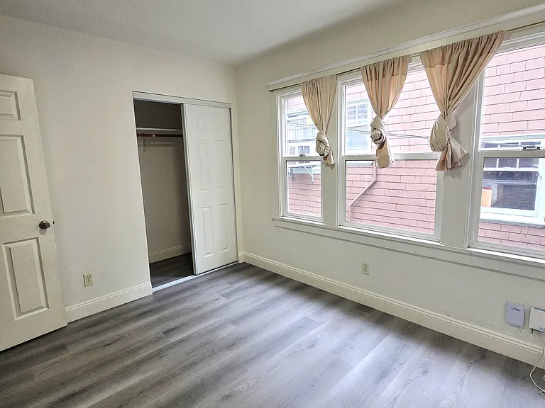 524 Oakland Ave — Photo 14