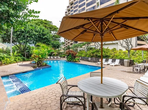 555 Hahaione St APT 5C, Honolulu, HI 96825
