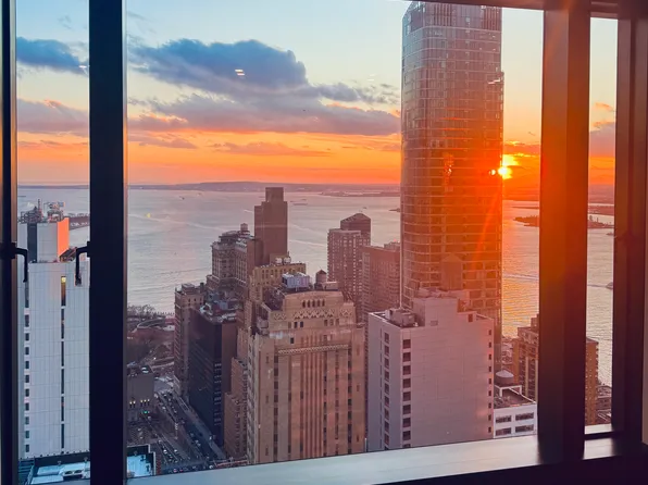 125 Greenwich Street image 1 of 13