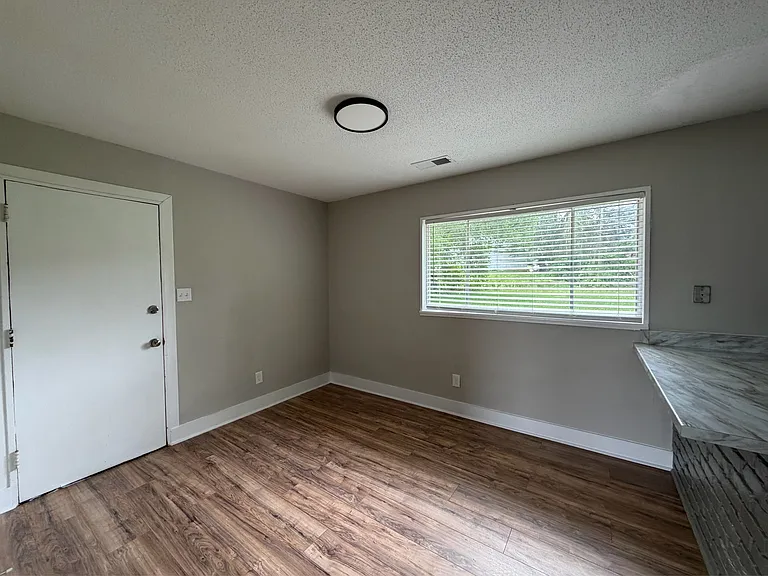 106 Whitney Ave NE — Photo 4