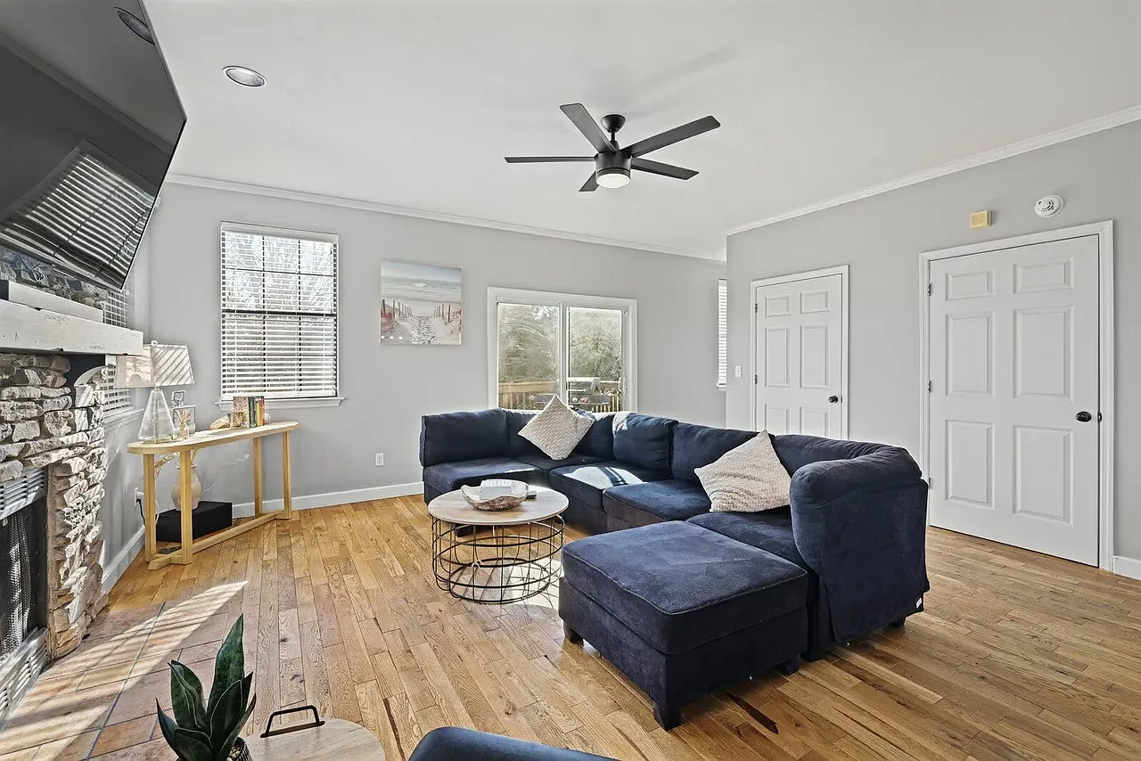 4 bed, 2092 sqft, $3,500 — Photo 1