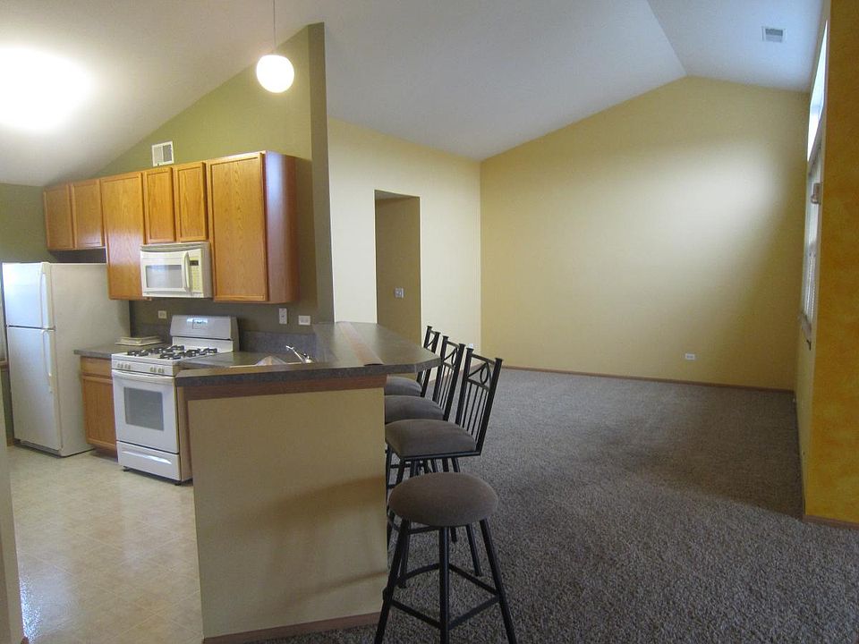 Vaulted Ceilings - living room view from kitchen