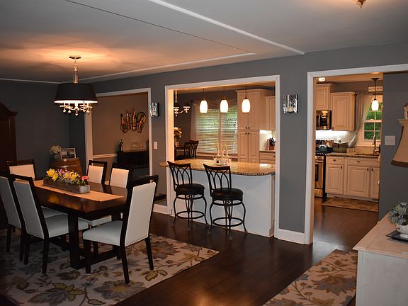 5th image of 50 Camelot Ct