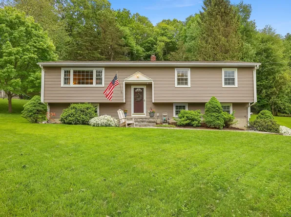 8 Brookview Court, Bethel, CT 06801