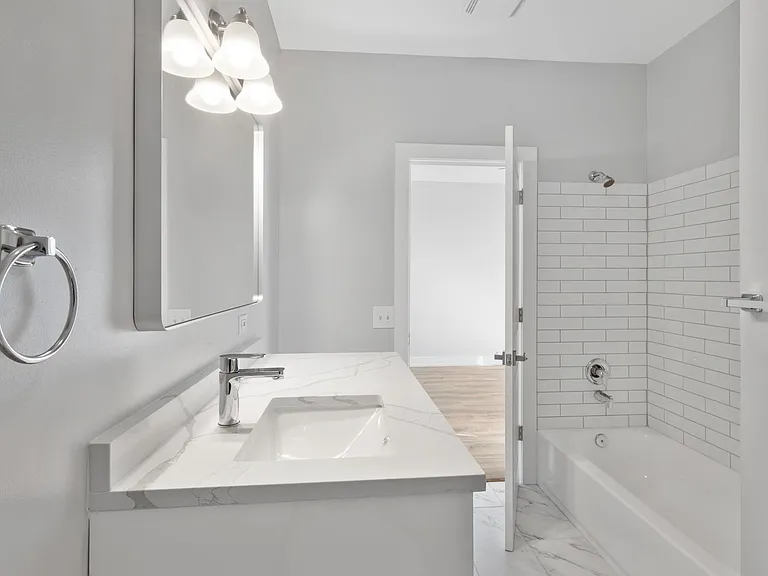 1625 W Howard St — Photo 34