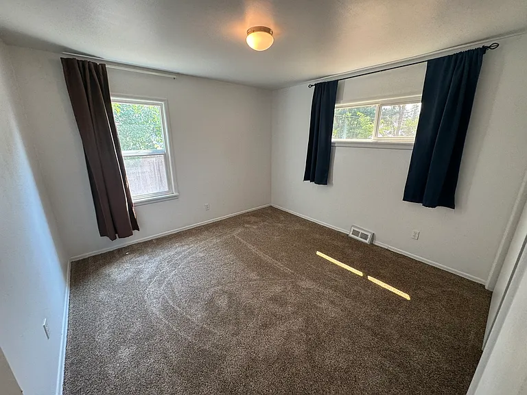1002 W Mill Ave — Photo 5