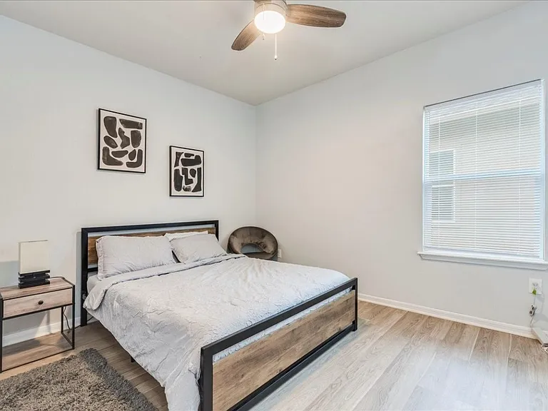 9806 Baden Ln #9806 — Photo 4