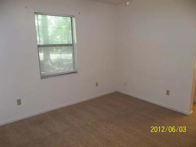 100 Creekwood Cir — Photo 32