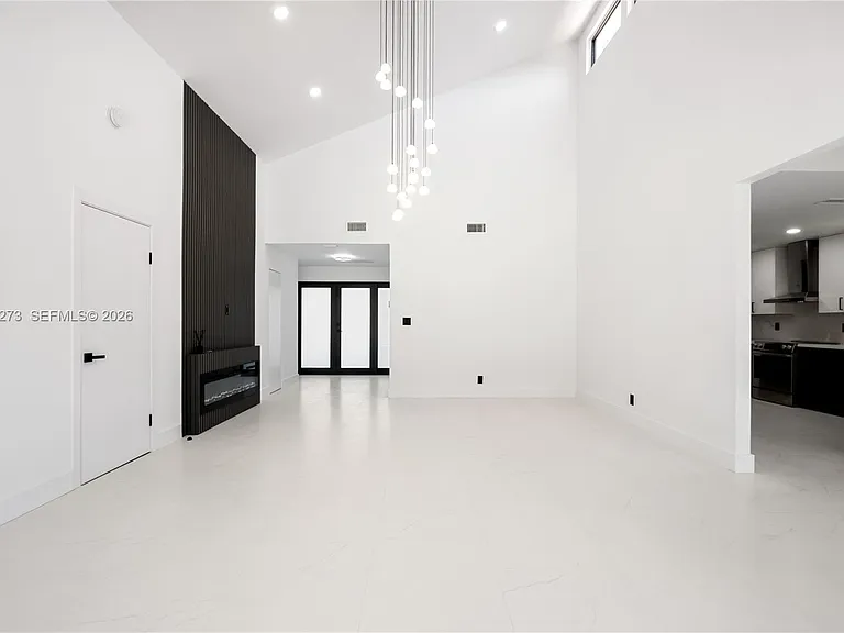 1543 SW 1st Ave — Photo 9
