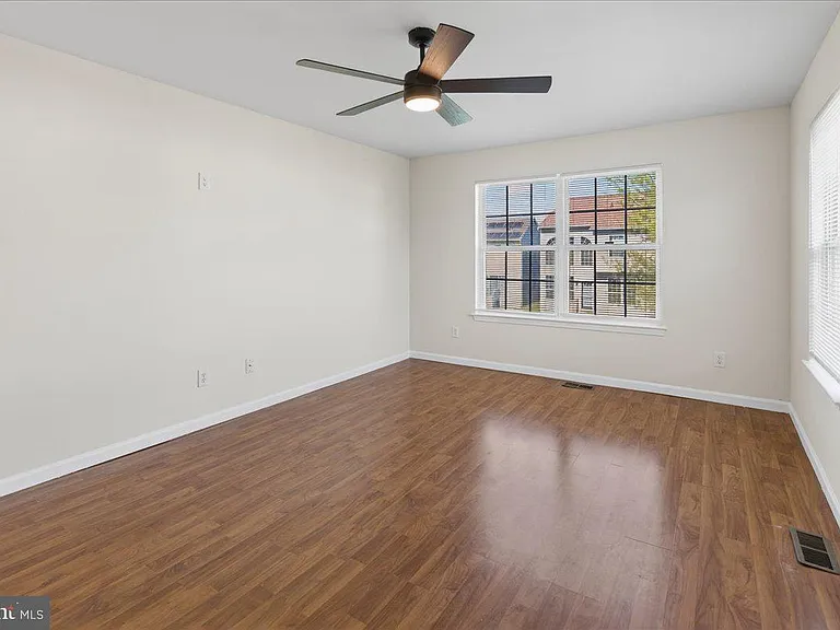 313 Fountayne Ln — Photo 20