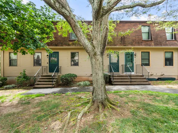 11 Bay Path Way #11, Branford, CT 06405