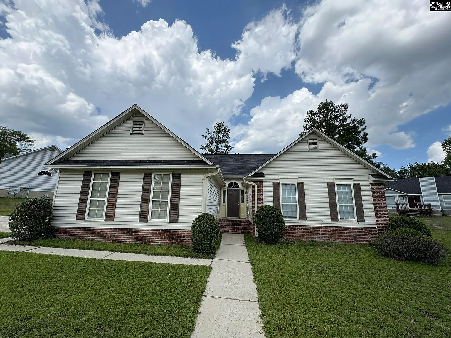 3 bed, 1342 sqft, $1,595 — Photo 1