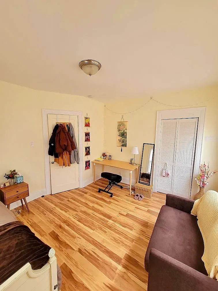 Studio, $2,000 — Photo 3