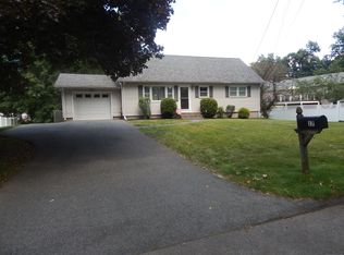 17 Overlook Rd, Meriden, CT 06450
