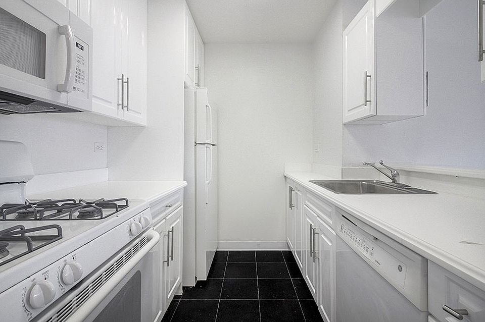 1st image of 400 E 71st St APT 4H