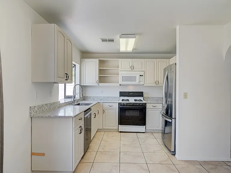 2702 Lovington Dr — Photo 15