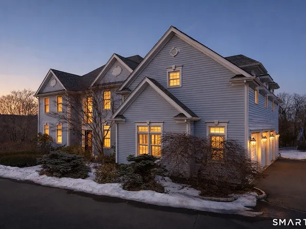 35 Coach Light Drive, Woodbury, CT 06798