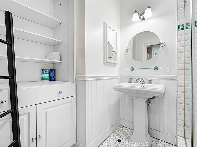 22450 Collins St — Photo 59