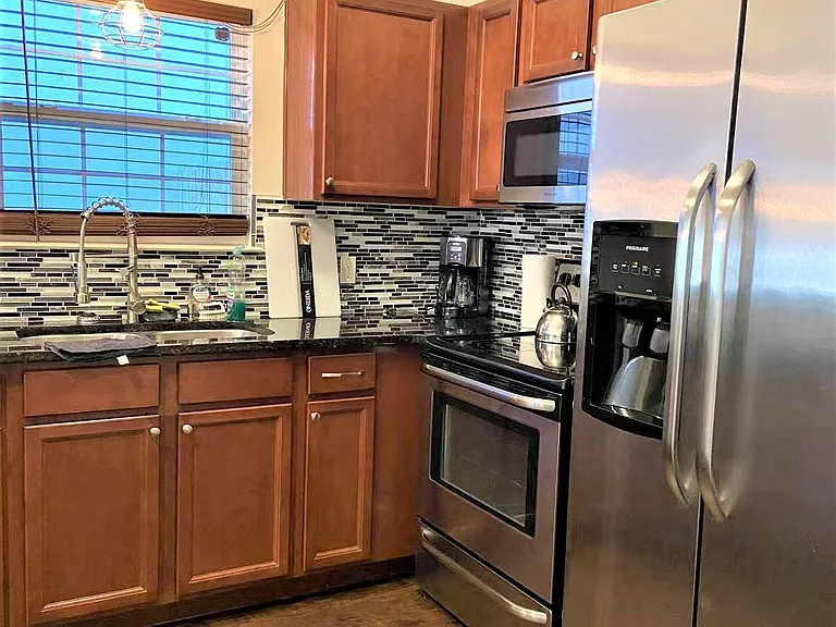 2222 Brooke St — Photo 6