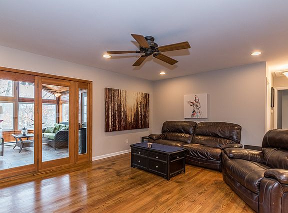 3rd image of 33369 N Lake Shore Dr