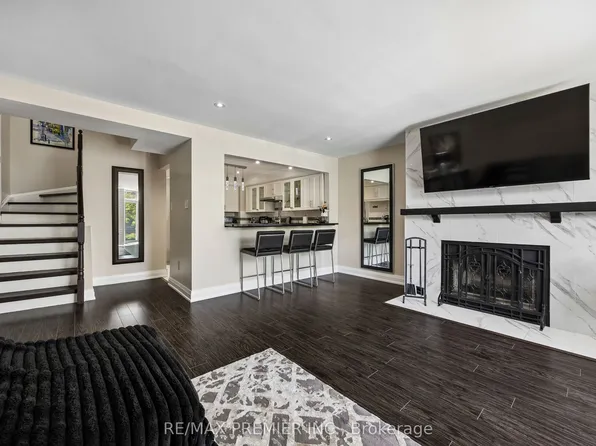 100 Arbors Ln #8, Vaughan, ON L4L 7G4