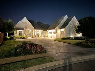 1007 The Lake Dr, Broussard, LA 70518