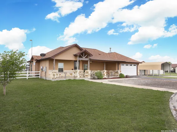 861 County Road 464, Hondo, TX 78861