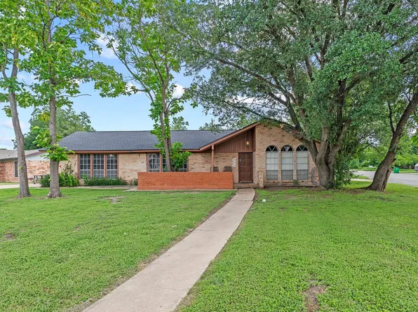 2400 Grace St, Taylor, TX 76574