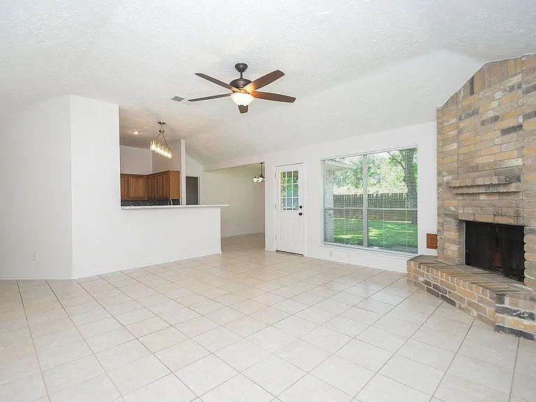 2303 Old Dixie Dr — Photo 8