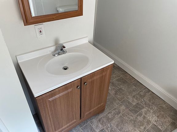 3rd image of 27B Brown Ln #27B