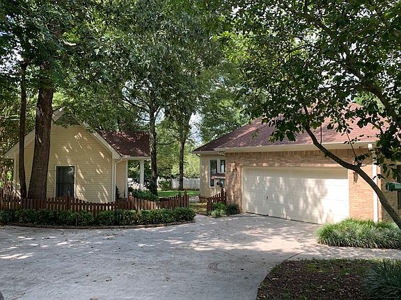 3rd image of 135 Antebellum Dr