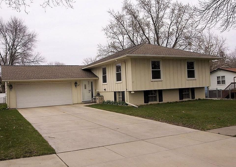1st image of 282 Sussex Dr NE