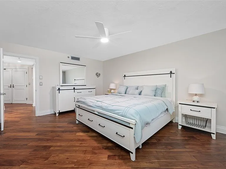 1600 Gulf Blvd #1016 — Photo 30