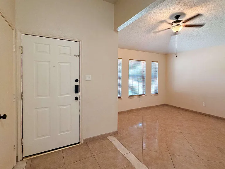 1009 McKavett Dr — Photo 5