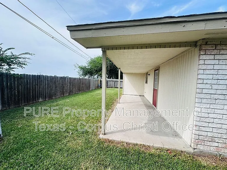 2025 Blue Angel St — Photo 13