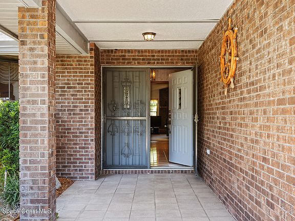 3rd image of 3196 Fairview Dr